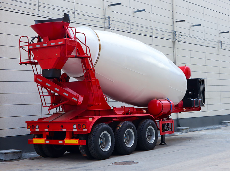 18m³Diesel engine trailer mixing tank