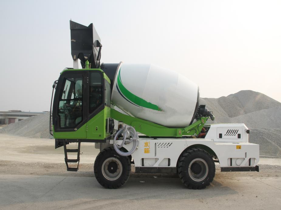 4m³ Self-loading concrete mixer truck