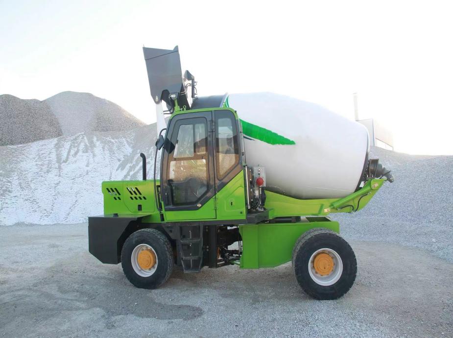 5.5m³ Self-loading concrete mixer truck