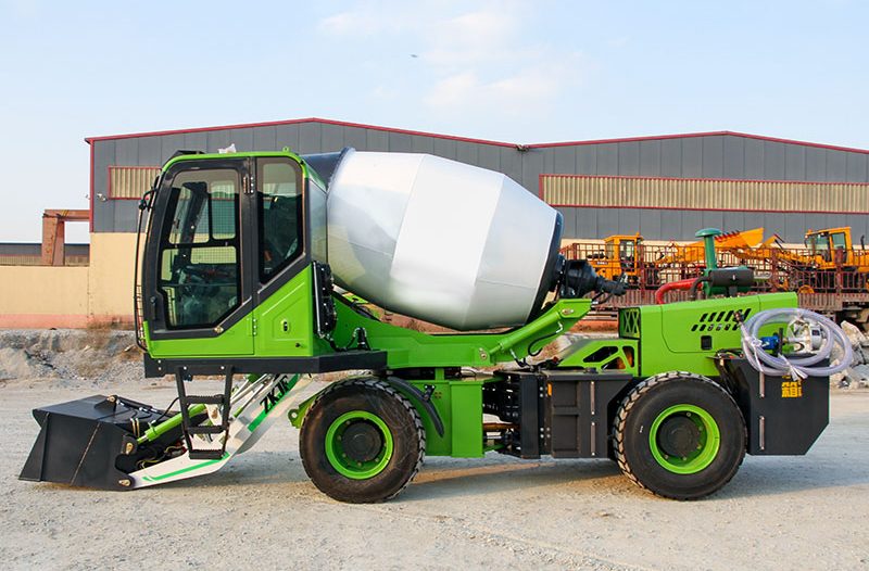 Self-loading concrete mixer trucks help urban infrastructure construction