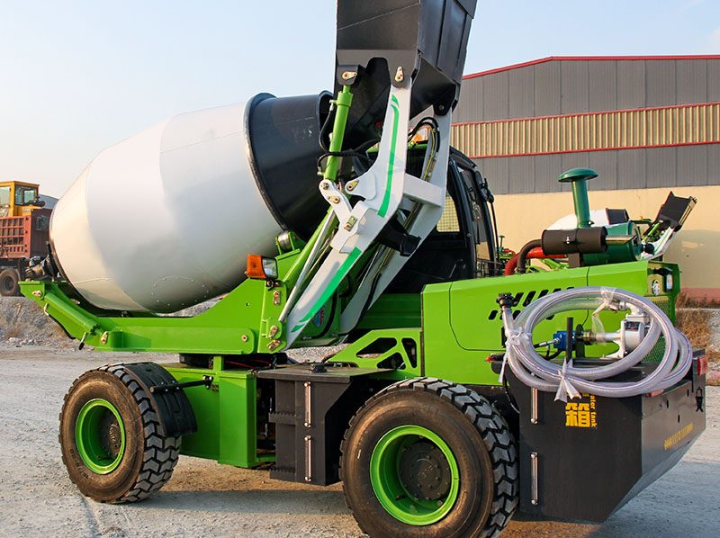 1.8m³ Self-loading concrete mixer truck